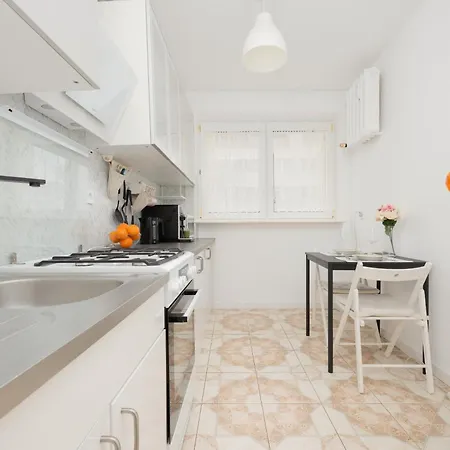 Apartment Unique In By Renters Gdynia